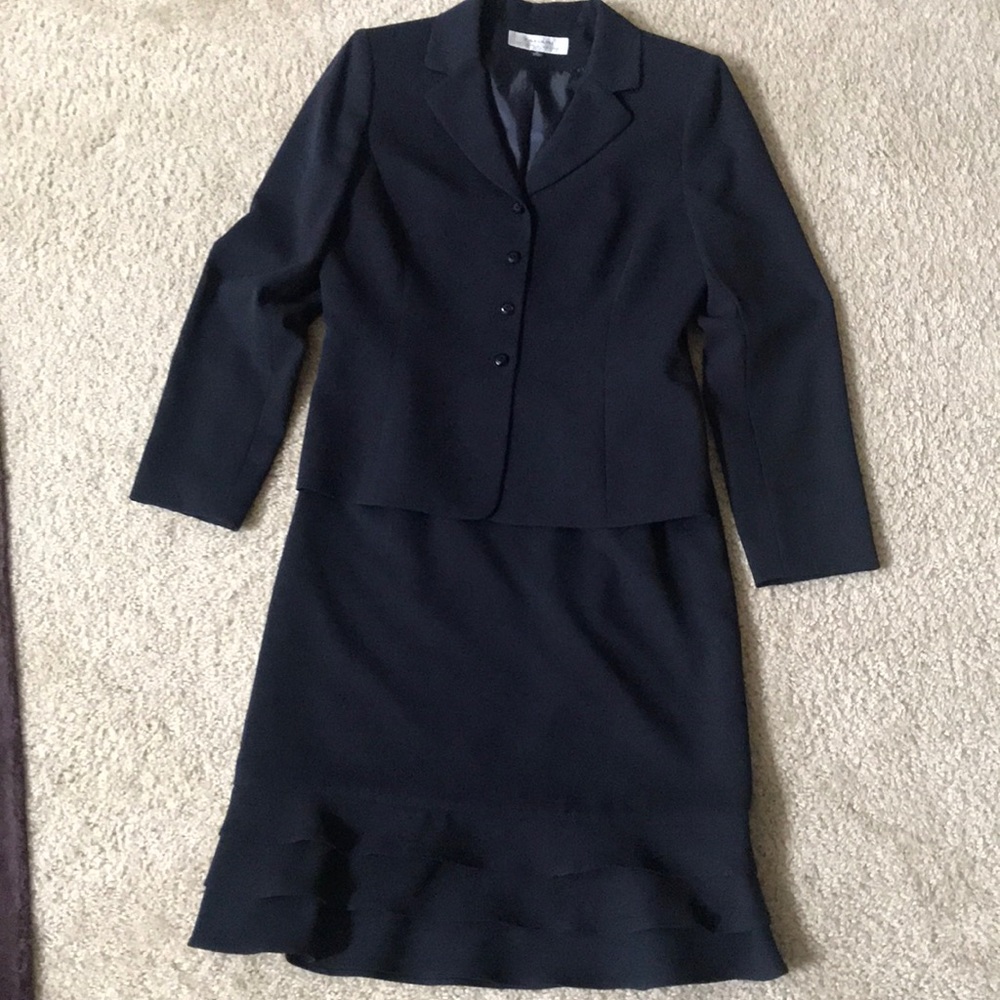 Tahari navy suit